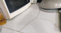 Đá bàn bếp mới dùng đã nứt hỏng dù chọn loại đắt tiền Đá bàn bếp mới dùng đã nứt hỏng dù chọn loại đắt tiền