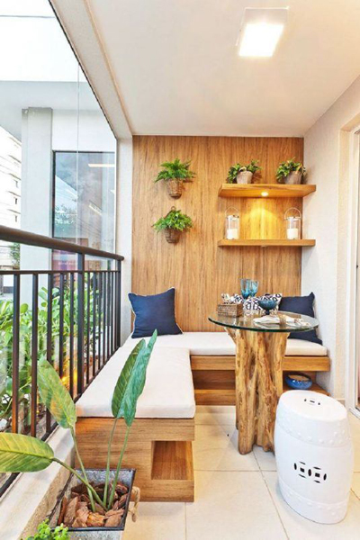 Nếu ban công rộng hơn, bạn hoàn toàn có thể bài trí được một không gian trang nhã với sofa, cây cảnh nhỏ xinh này ngoại thất nhà đẹp