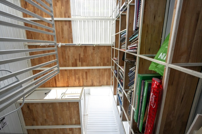 Nhà 10m2 có thiết kế không dùng viên gạch nào ở Hà Nội12 Những phần sàn dạng thanh, thông tầng trong nhà
