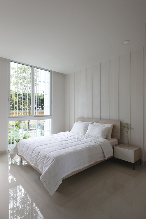 Thiết kế nhà ống ở Sài Gòn có bể bơi tiện nghi như khu nghỉ dưỡng9 Không gian phòng ngủ tĩnh lặng, bình yên