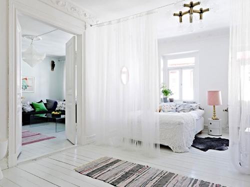 Giúp mở rộng không gian nhà hẹp với rèm mỏng1 tấm mành mỏng màu trắng