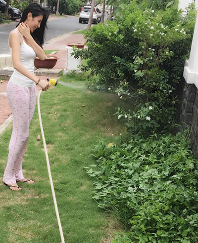Vườn rau xanh mướt trong biệt thự triệu đô của Thủy Tiên - Công Vinh2 ngày nào đi học, Gạo cũng mang cơm đến trường