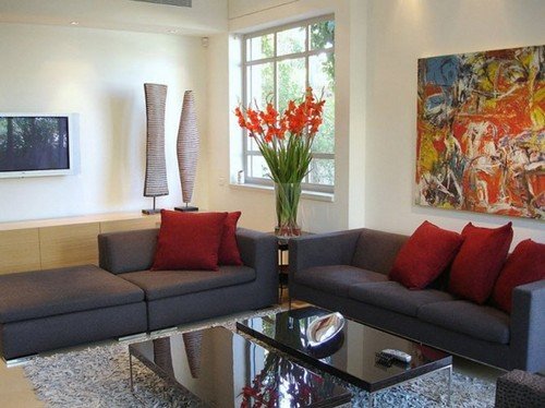 Hoặc, bạn có thể khiến không gian ngay lập tức bừng sáng với những chậu hoa đỏ rực rỡ phong thủy