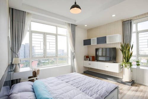 Phòng ngủ chính trang nhã với các gam màu trung tính, nhẹ nhàng nhà đẹp