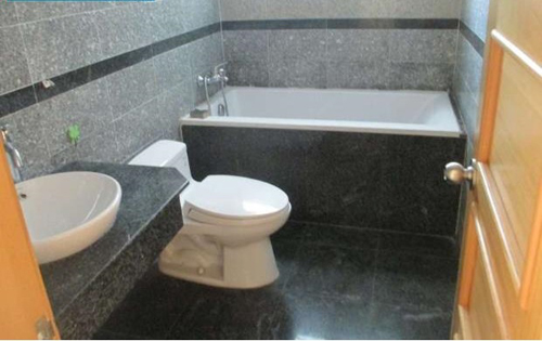 WC tạo cảm giác chật chội hơn nhiều so với diện tích thực tế nhà đẹp