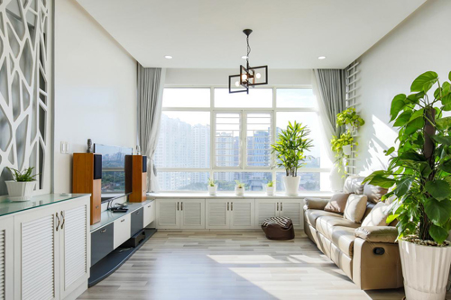 Phòng khách sáng sủa hơn rất nhiều khi đã cải tạo xong nhà đẹp