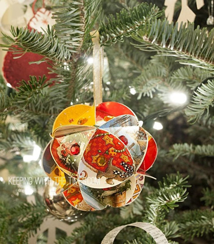 Những bông hoa bằng giấy độc đáo như thế này hoàn toàn có thể tự làm bằng tay trang trí nhà noel