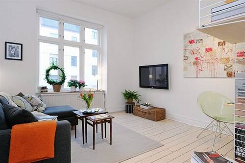 Các cửa sổ được thiết kế bằng kính rộng, đảm bảo ánh sáng tự nhiên ban ngày tràn vào nhà Kiến trúc