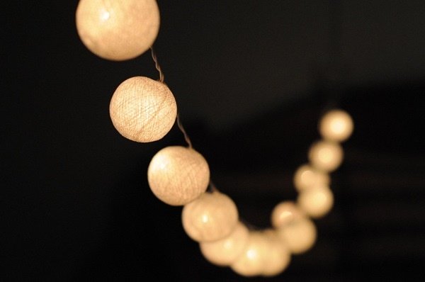 Đèn led với vẻ đẹp lung linh sẽ làm đẹp không gian ngoài trời, giúp bạn tự hào hơn với những vị khách thăm nhà Trang trí đẹp