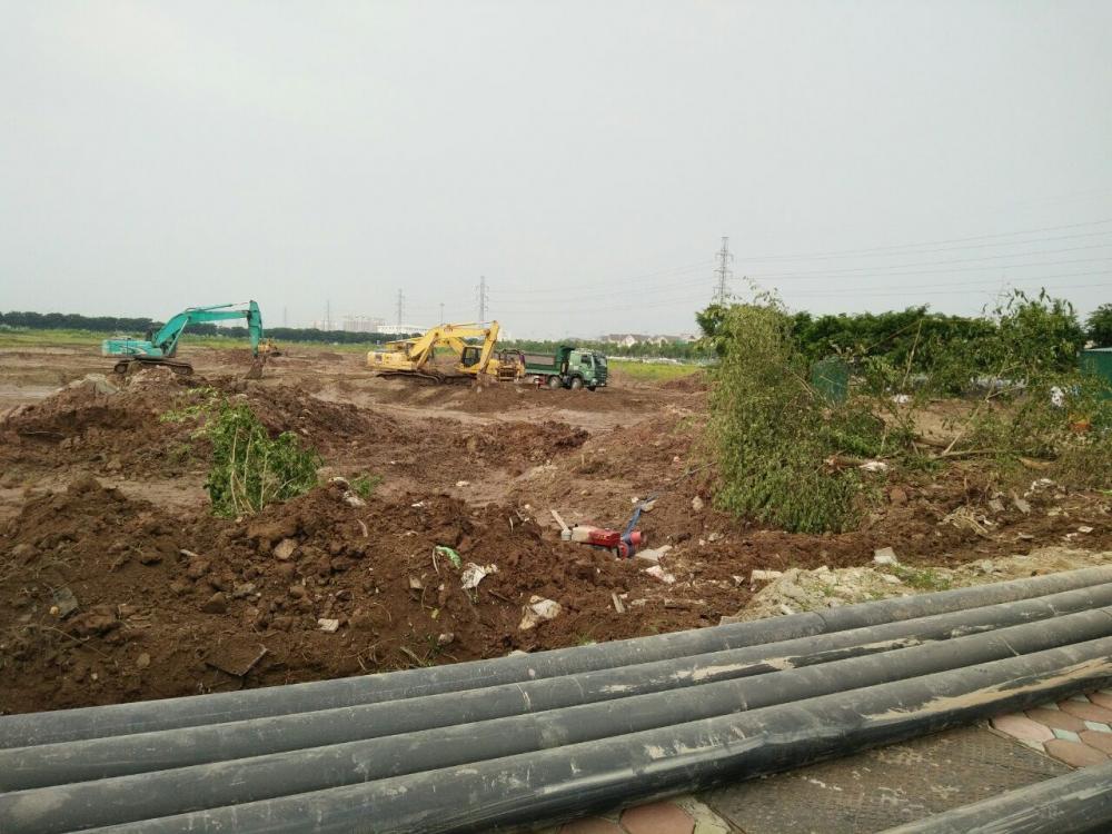 Vừa tiến hành đào đất, vừa tiến hành đường dây điện nước
