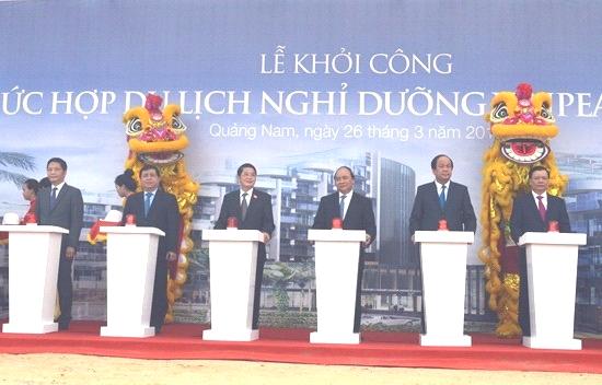 Thủ tướng Chính phủ cùng lãnh đạo các bộ, ngành và nhà đầu tư ấn nút khởi côngdự án Khu phức hợp du lịch nghỉ dưỡng Vinpearl Nam Hội An. Khu phức hợp du lịch nghỉ dưỡng Vinpearl Nam Hội An