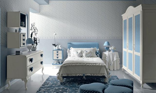 Phòng của bé gái thiết kế theo phong cách cổ điển được nhấn nhá bởi những đường nét uốn cong mềm mại. Màu xanh da trời kết hợp với màu trắng tinh khôi, giúp cho không gian nghỉ ngơi thêm sinh động và duyên dáng Nhà ở độc đáo