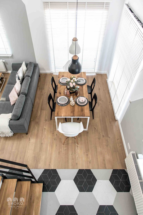 Với tổng diện tích 100m2, có thể bố trí được 2 phòng ngủ còn các không gian tiếp khách, bếp, bàn ăn đều thoáng rộng Kiến trúc đẹp