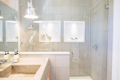 Nhà chỉ có một WC rất rộng rãi và thoải mái Nhà vệ sinh