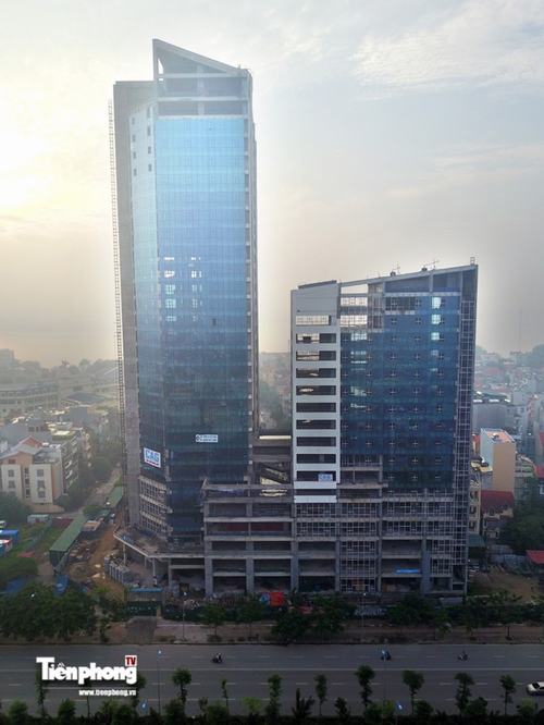 Dự án có tổng diện tích công trình là 49.848m2 gồm: 2 tầng hầm có tổng diện tích 6.150m2, từ tầng 1 đến tầng 5 có diện tích mỗi sàn là 2.500m2. Các tầng trên: Khối nhà 27 tầng là 988m2/sàn: Khối 16 tầng 588m2/sàn Kiến trúc