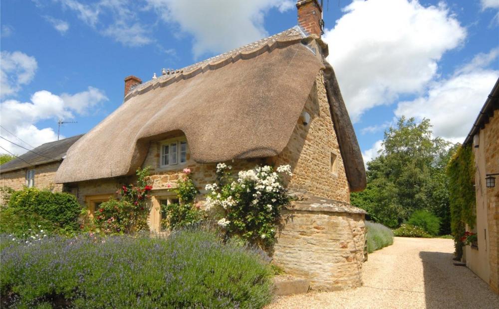 Ngôi nhà cổ tích ở Oxfordshire được thiết kế với chất liệu trông giống như một nhà bếp mở rộng với chiếc lò nướng bánh mì Nhà độc đáo