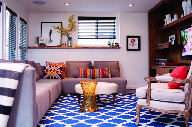 Phòng khách ấm cúng này có chiếc sofa êm ái rất thích hợp nghe những bản nhạc ru dương Trang trí nhà đẹp