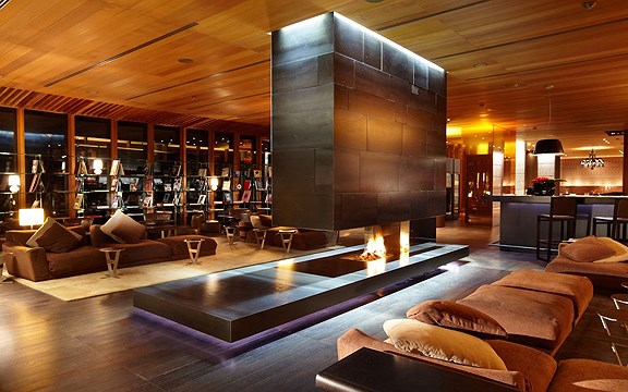 4. Khách sạn Barvikha & Spa nằm ở vùng ven Moscow, tuy không ở vị trí trung tâm nhưng đây là khách sạn sở hữu rất nhiều nét đẹp độc đáo và thu hút du khách. Khách sạn Barvikha & Spa