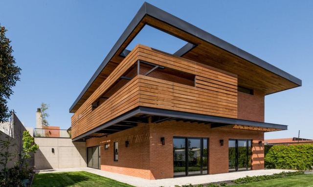 PS House là ngôi nhà 2 tầng nằm trên khu đất rộng tới 930m2 ở Tijuana, Mexico, được hãng kiến trúc địa phương Guillot Arquitectos thiết kế rất thành công. nhà 2 tầng