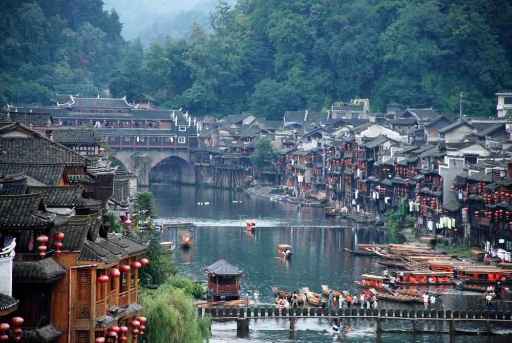 Phượng Hoàng cổ trấn vẫn lưu giữ được những nét kiến trúc cổ xưa tuyệt đẹp kiến trúc cổ xưa