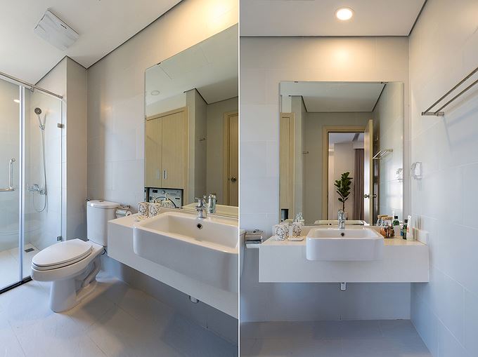 Toàn bộ phòng tắm dùng gam màu trắng tiệp với màu sắc chủ đạo của căn hộ, tạo sự thống nhất trong tổng thể. phòng tắm