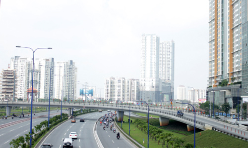 Nhà đầu tư chủ yếu nhắm đến phân khúc bất động sản trung và cao cấp. Trong ảnh: thị trường nhà ở phía Đông Tp.HCM. Ảnh: Vũ Lê đầu tư bất động sản