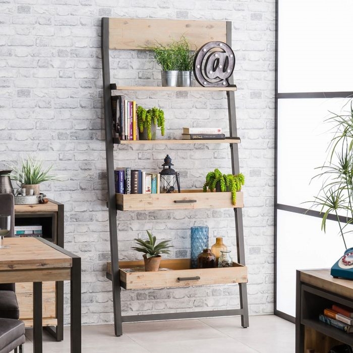 Một mẫu kệ sách vô cùng phá cách và thân thiện, ngoài sách bạn còn có thể trồng cây mẫu kệ sách phá cách