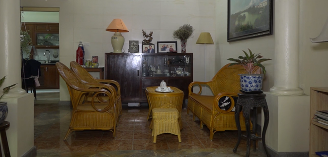 Nội thất trong nhà cũng mang dáng dấp xưa cũ với đồ gỗ và mây tre mộc mạc nội thất nhà đẹp