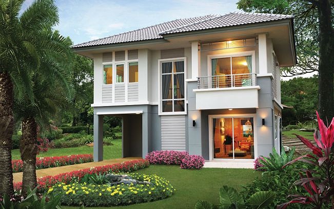 Mái thái màu sẫm là gam màu rất phù hợp với kiểu nhà vườn, trong khuôn viên rộng rãi. nhà mái thái màu sẫm