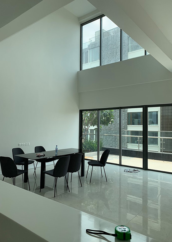 Khu vực bàn ăn trong căn hộ duplex 210 m2 căn hộ duplex 210 m2